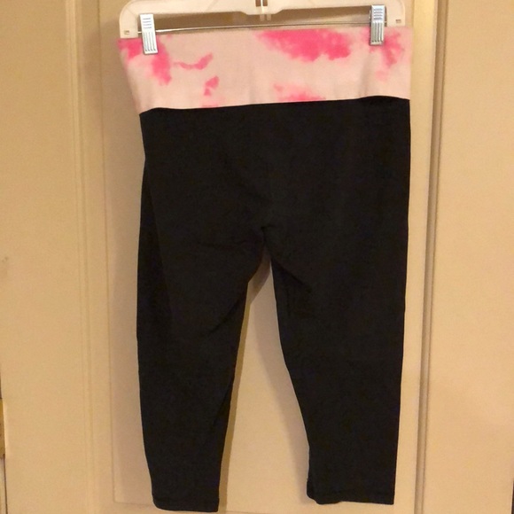 PINK yoga crop w/ bling - Picture 2 of 2